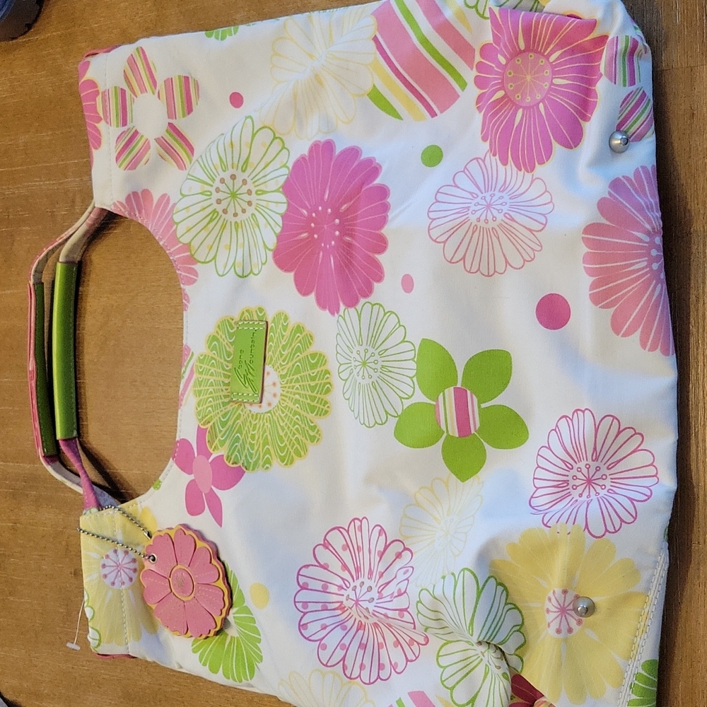 NWOT STONE MOUNTAIN LARGE CANVAS FLOWER BAG